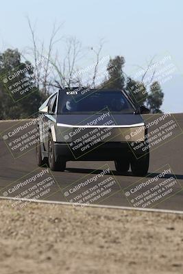 media/Nov-08-2025-Speed Ventures (Sat) [[1c7a6332f5]]/TC B/Session 2 (Turn 2)/